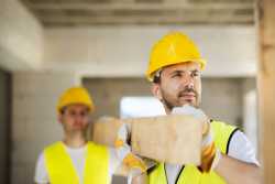 Будiвельна сфера страждає вiд нестачи рук