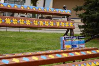 Лавки-вишиванки у місті Яворові