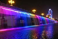 Фото-дня - Самый длинный в мире мост-фонтан