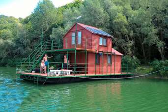 13 самых красивых плавучих дач. Фото