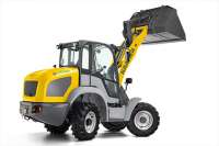 Единственный в мире полноприводной электрический минипогрузчик. Видео