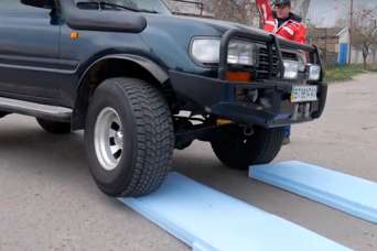 Как испытывают на прочность пенополистирол. Видео