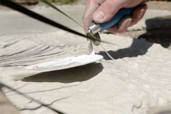 Как своими руками сделать садовую дорожку. Видео