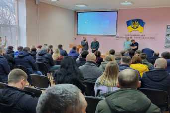 Столичних зеленбудiвцiв навчили доглядати за деревами