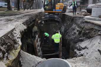 У Львовi блискавично швидко вiдремонтували старий колектор