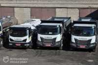 Мер Днiпра показав чергову партiю вартiсної комунальної технiки з Японiї