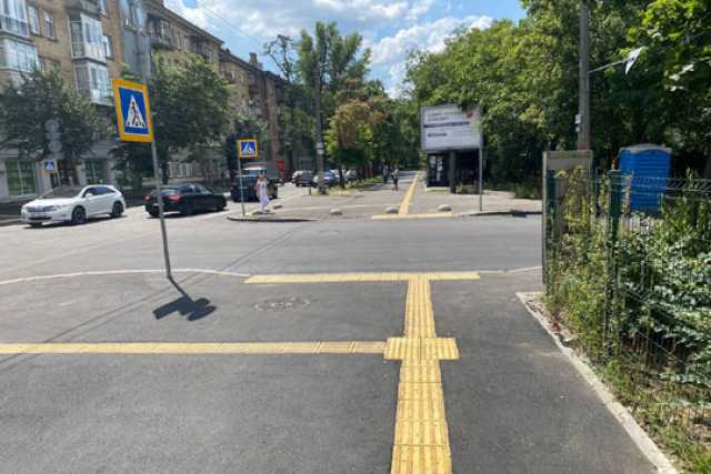 У Києвi облаштували новi безбар&#039;єрнi пiдходи до соцiально важливих об&#039;єктiв