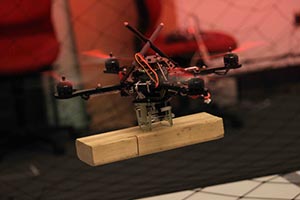 Изобретены летающие роботы-строители