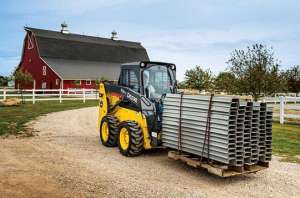 John Deere расширил линейку погрузчиков с бортовым поворотом