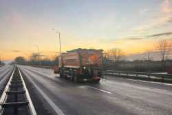 За вiдсутностi снiгу на дорогах державного значення Житомирщини проводять роботи