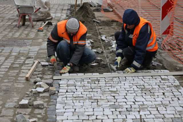 У Львовi перед головним входом у Ратушу облаштовують &quot;дорiжки доступностi&quot;
