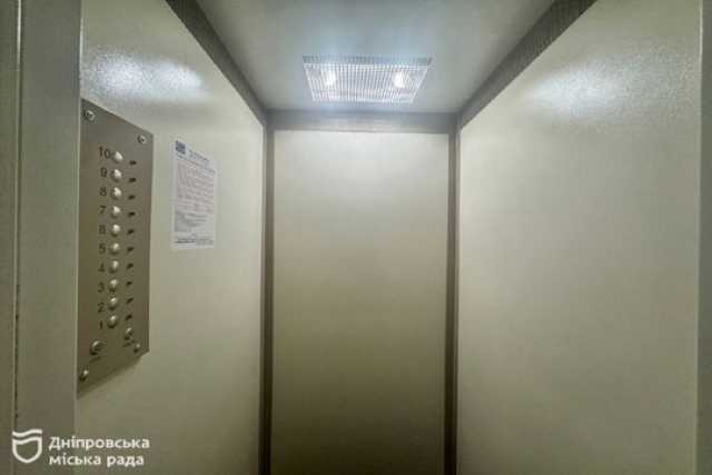 Вiдключення свiтла затримують ремонт лiфтiв у Днiпрi
