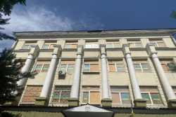 У школi Днiпра, яка постраждала вiд ворожого обстрiлу, досi не встановили новi вiкна