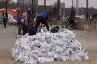 Жители Одессы активно готовятся оборонять свой город