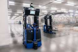 В Японии создали сеть интеллектуальных беспилотных погрузчиков