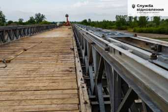 У Чернiвецькiй областi встановлюють важливий мiст