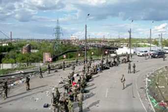 В США попавших в плен американцев считают военнопленными, в России - наемниками