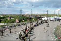 В США попавших в плен американцев считают военнопленными, в России - наемниками