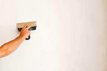 Шпаклівка допоможе вирівняти  стіни