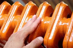 Как подобрать краску и покрасить батареи отопления