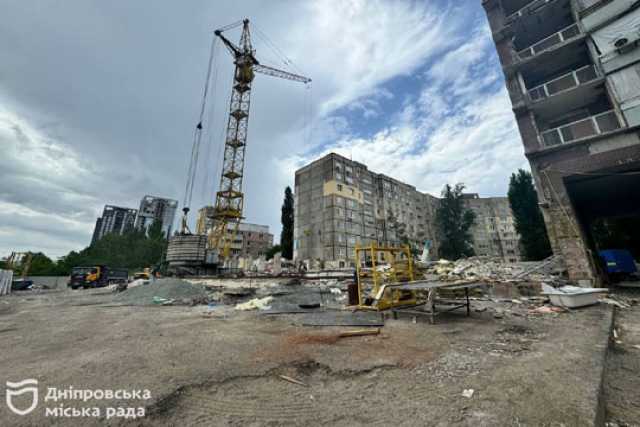 У Днiпрi завершують демонтаж секцiй будинку, в який влучила ракета