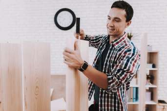 Виготовляємо дерев’яні стелажі для кладової