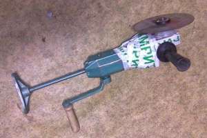 Строительный прикол: зачем нужен презерватив при работе с «болгаркой». Видео