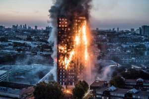 Как и почему сгорел небоскреб Grenfell Tower. Видео