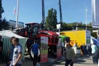 На сельхозвыставке в Киеве продемонстрировали строительную технику. Фото