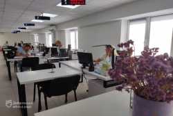 У Днiпрi великий потiк людей на отримання вiдшкодування за зруйноване житло