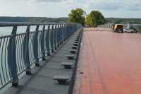 Важливий мiст отримав гiдроiзоляцiю та захисний шару тротуарної частини