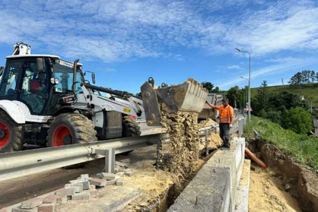 У селi пiд Тернополем розмило мiст