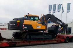 В Киевской области приступает к работе новая шведская спецтехника. Видео