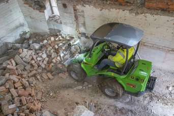 На украинский рынок выходит линейка электрических мини-погрузчиков