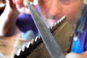 Как своими руками правильно точить и разводить пилу. Окончание