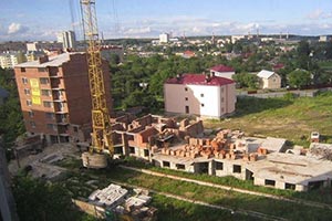 Львовян поселили в дом без коммуникаций