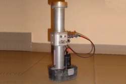 В Украине появился новый экзотический инструмент: автоматический молоток каменщика