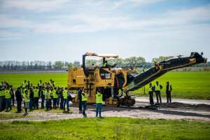 «Цеппелин Украина» продемонстрировала возможности дорожной техники Cat®