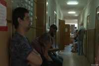 Кому, когда и куда приносят повестки