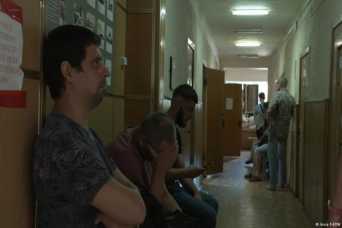 Кому, когда и куда приносят повестки