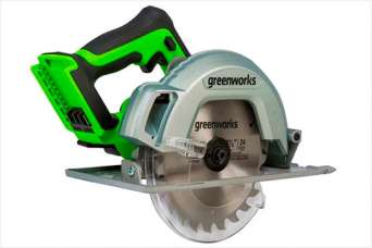Аккумуляторная дисковая пила Greenworks GD24CS: работа