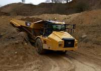 Cat обновил сочлененный грузовик 745