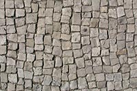 В целях экономии улицы во Львове выкладывают брусчаткой