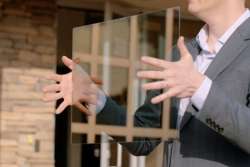 Изобрели краситель, превращающий обычные окна в солнечные панели