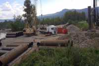 На Закарпаттi зiбрали ще одну секцiю металевого мосту