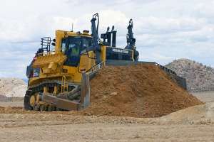 Komatsu представил 8-е поколение гигантского бульдозера