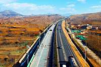 Появилась очередная дорога из солнечных панелей