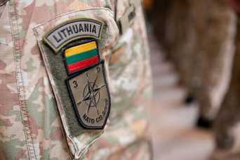 Раненный литовский военнослужащий лечится в Киеве