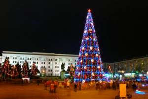 Как открывали главную елку Луганска. Видео