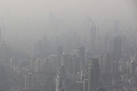 Крупнейший в мире очиститель воздуха превращает смог в украшения